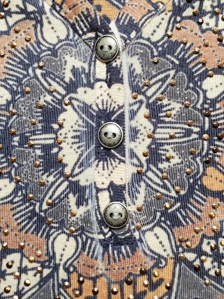 Camiseta pulôver feminina Covington grande bronzeada manga curta cravejada gola enfeitada - Imagem 3 de 4