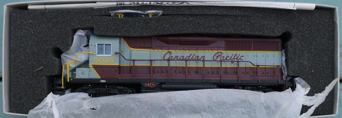 BACHMANN HOスケール　LOCOMOTIVE Bachmann HO Scale GP-35 #5025 Canadian Pacific GP-35 #8205 Diesel