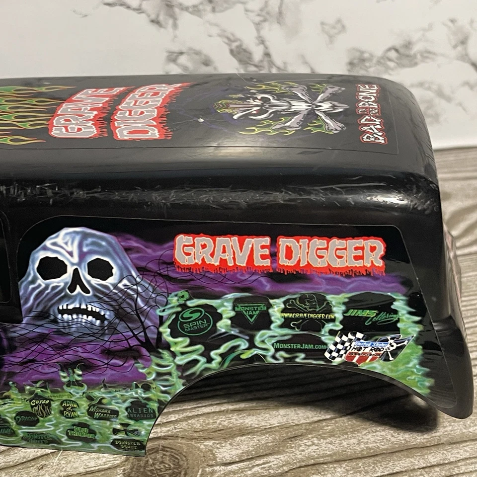 Monster Jam Grave Digger 1:15 Scale RC Truck Car 11.5” Shell Body Remote Control - Image 3 of 4