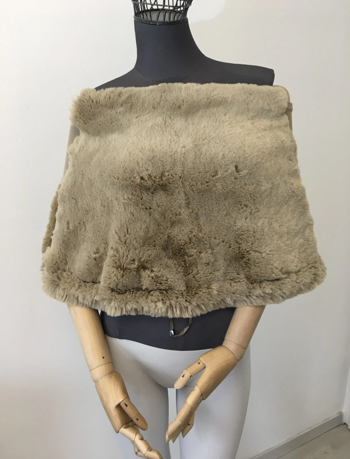LA MAISON DU CACHEMIRE Poncho Beige One Size