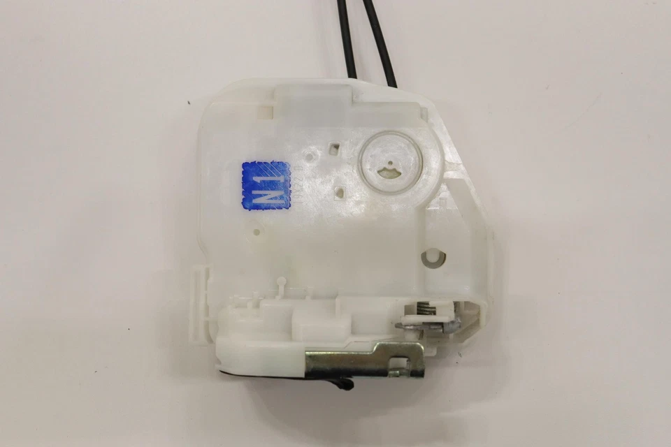 Actuador de bloqueo de pestillo de puerta delantera derecha 2014-2020 MITSUBISHI OUTLANDER OEM Foto 2 de 4