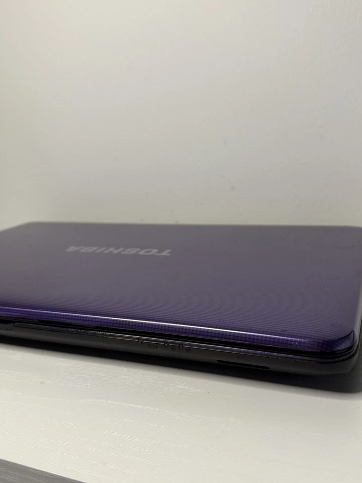 Toshiba Satellite C855-1GN -laptop- 6GB Ram, working only when plugged - Image 2 of 4