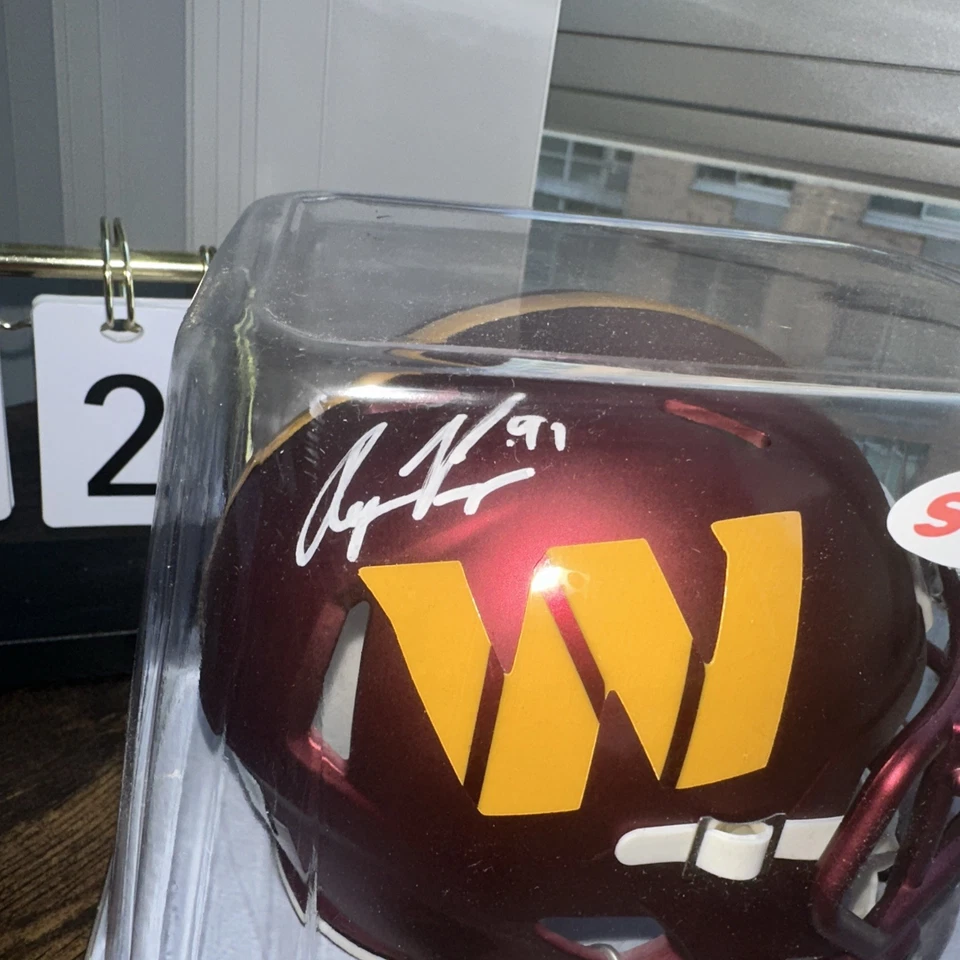 Ryan Kerrigan Autographed Washington Speed Mini Helmet Beckett - Imagem 2 de 2