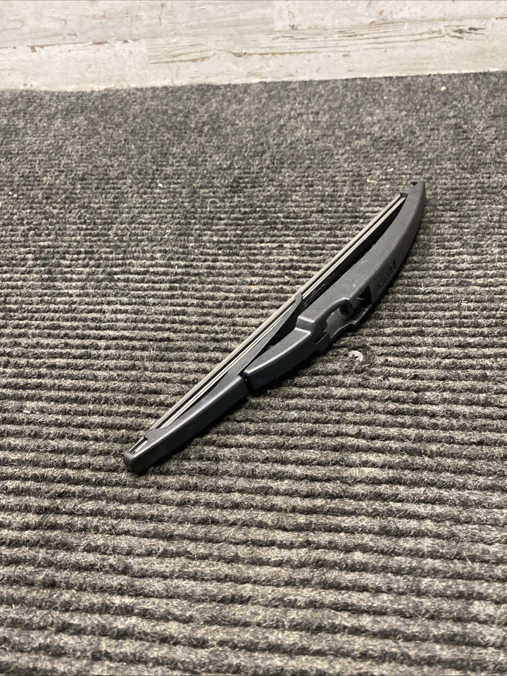 Un nuevo limpiaparabrisas trasero Bosch H253 para Chevrolet Foto 3 de 4