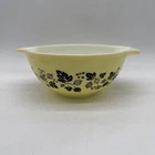 Pyrex Gooseberry Cinderella #442 Mixing Bowl 1.5 Qt Yellow Black Nesting
