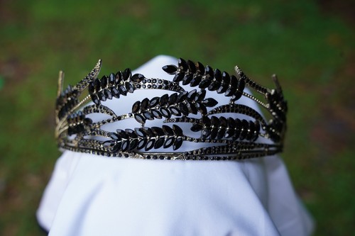 Black Leaf Laurel Tiara Dark Goth Greek Queen diadem edgy prom - Picture 6 of 7