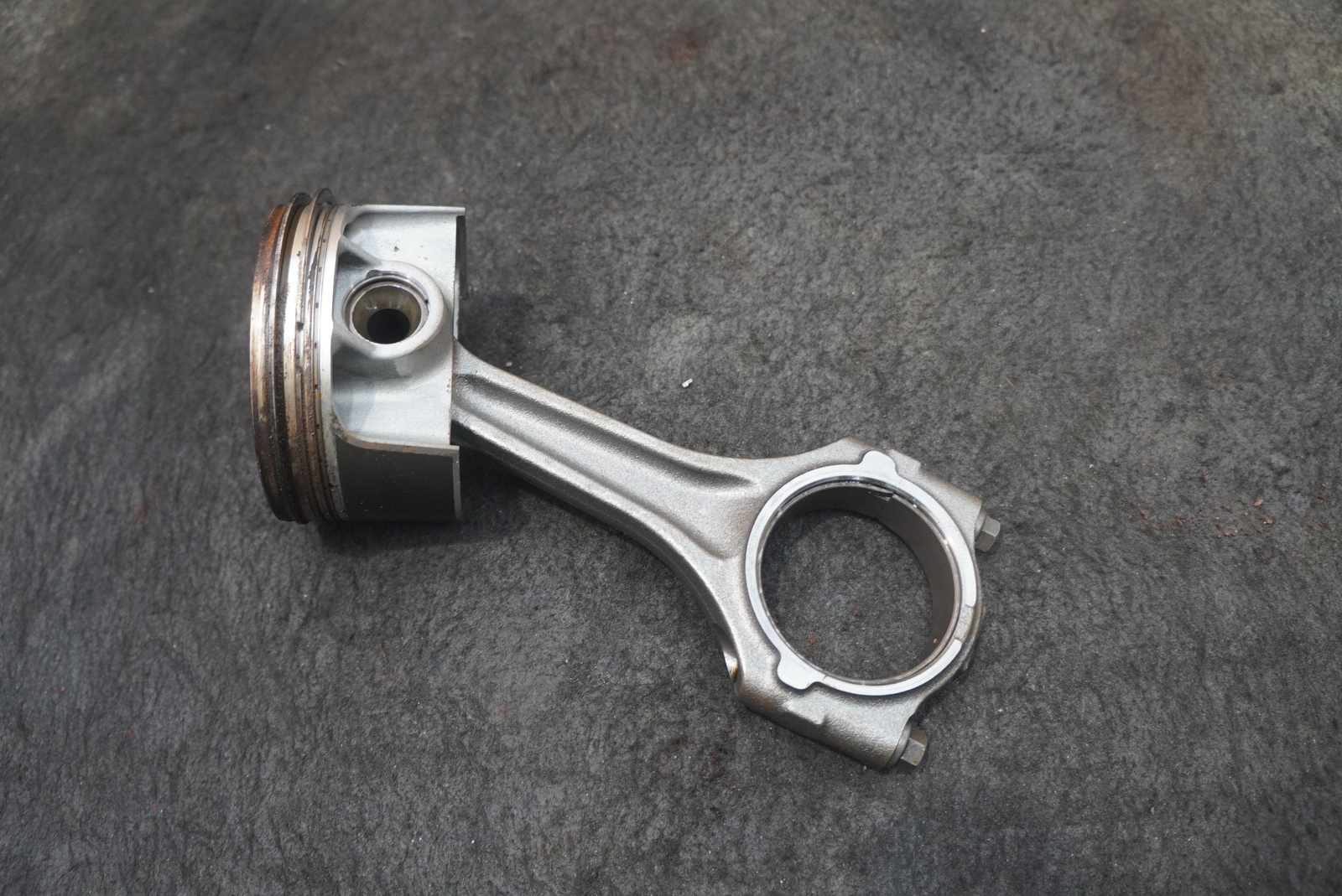 Engine Piston Connecting Rod 5.2L V12 AE31 HY53-6100-AA Aston Martin DB11 2017