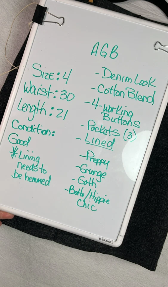 Saia AGB preta com botões bolsos algodão tamanho 10 casual gótica grunge preppy - Imagem 2 de 4