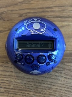 Radica Purple 20Q Questions Electronic Handheld Retro Game 2005 Tested Working