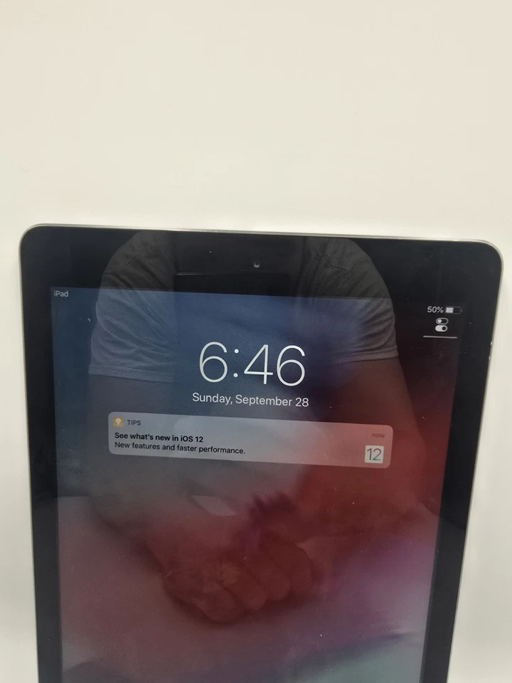 Apple iPad Air (1st Generation) A1474 32 GB, Wi-Fi, 9.7 in - Space Gray - Image 2 of 4