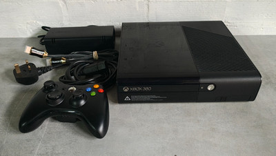 Microsoft Xbox 360 E 500GB Konsole 1 Controller, Strom & AV Kabel
