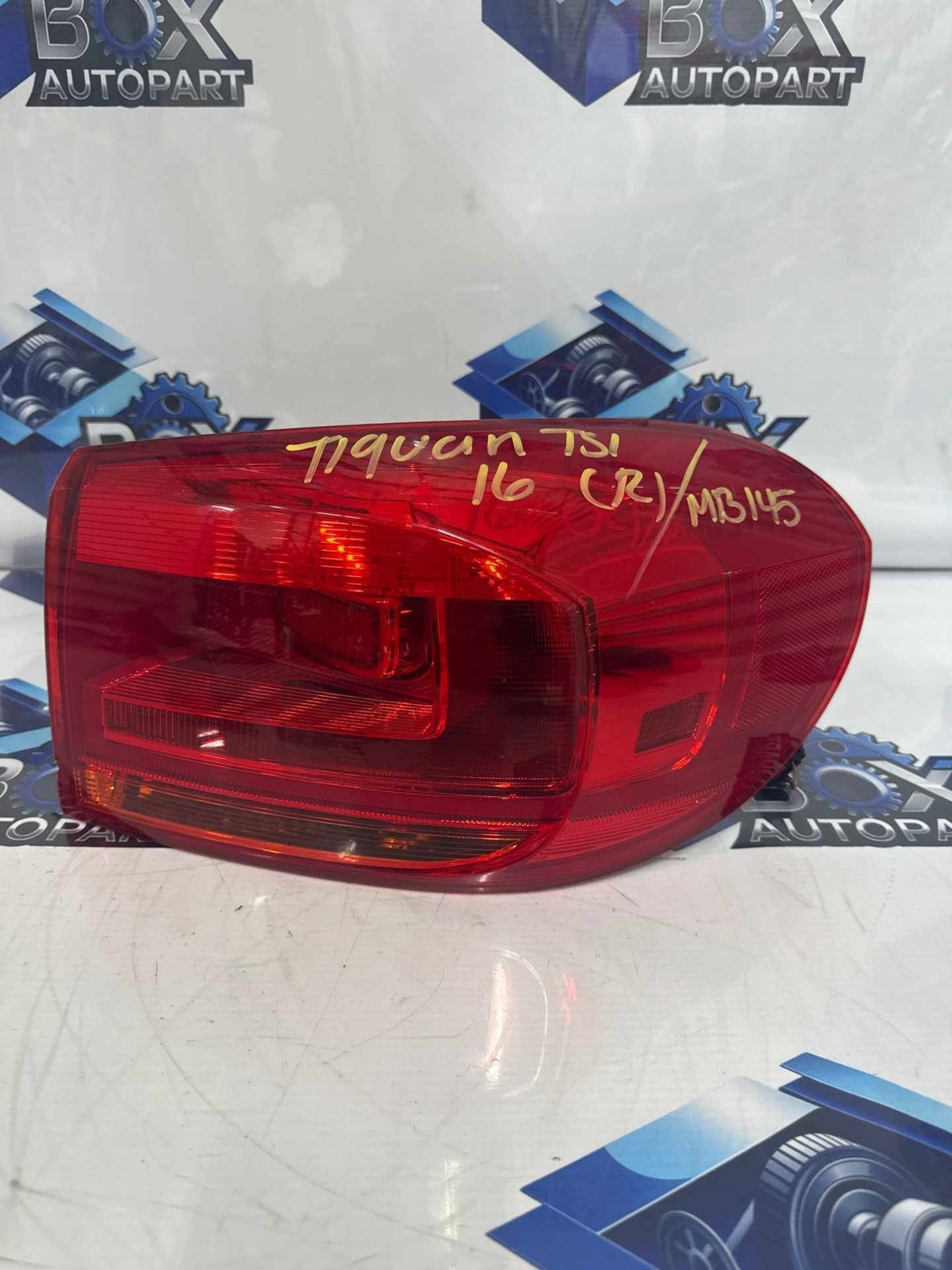 2012-2018 VOLKSWAGEN VW TIGUAN Tail Light Tail Lamp Right Passenger Side OEM