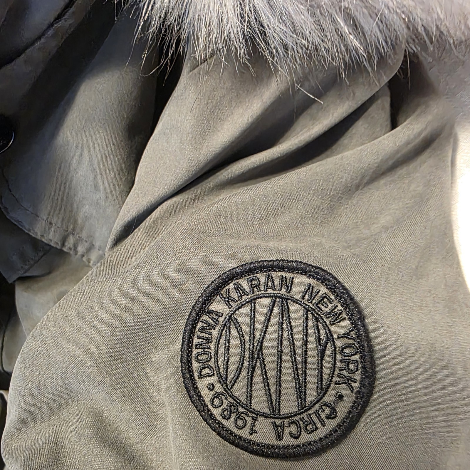 DKNY Women's Faux-Fur-Trim Hooded Belted Anorak Jacket in Olive Green. Size M image 2