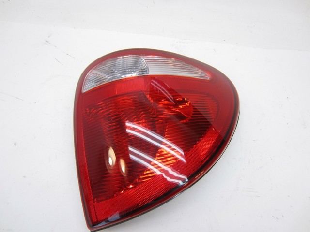 04-07 CHRYSLER/DODGE TOWN & COUNTRY TAIL LIGHT CH2801157 4857954AA