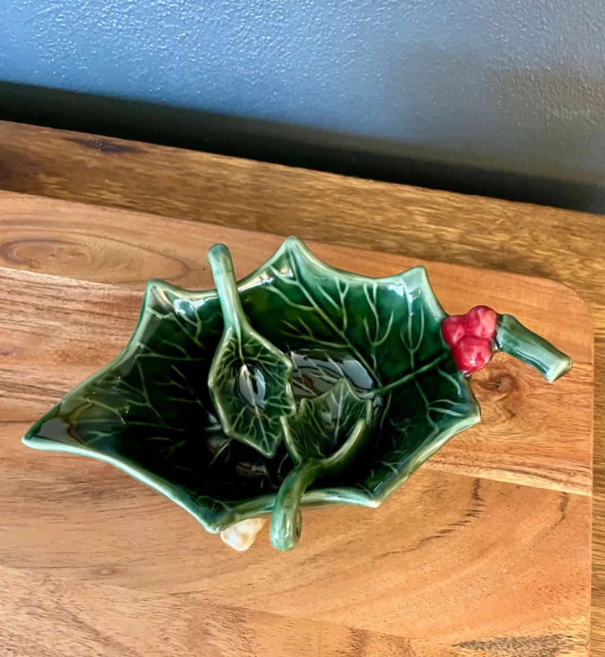 Tazón de nuez de hoja de acebo pintado a mano vintage y 2 cucharas para servir verde rojo Foto 3 de 4