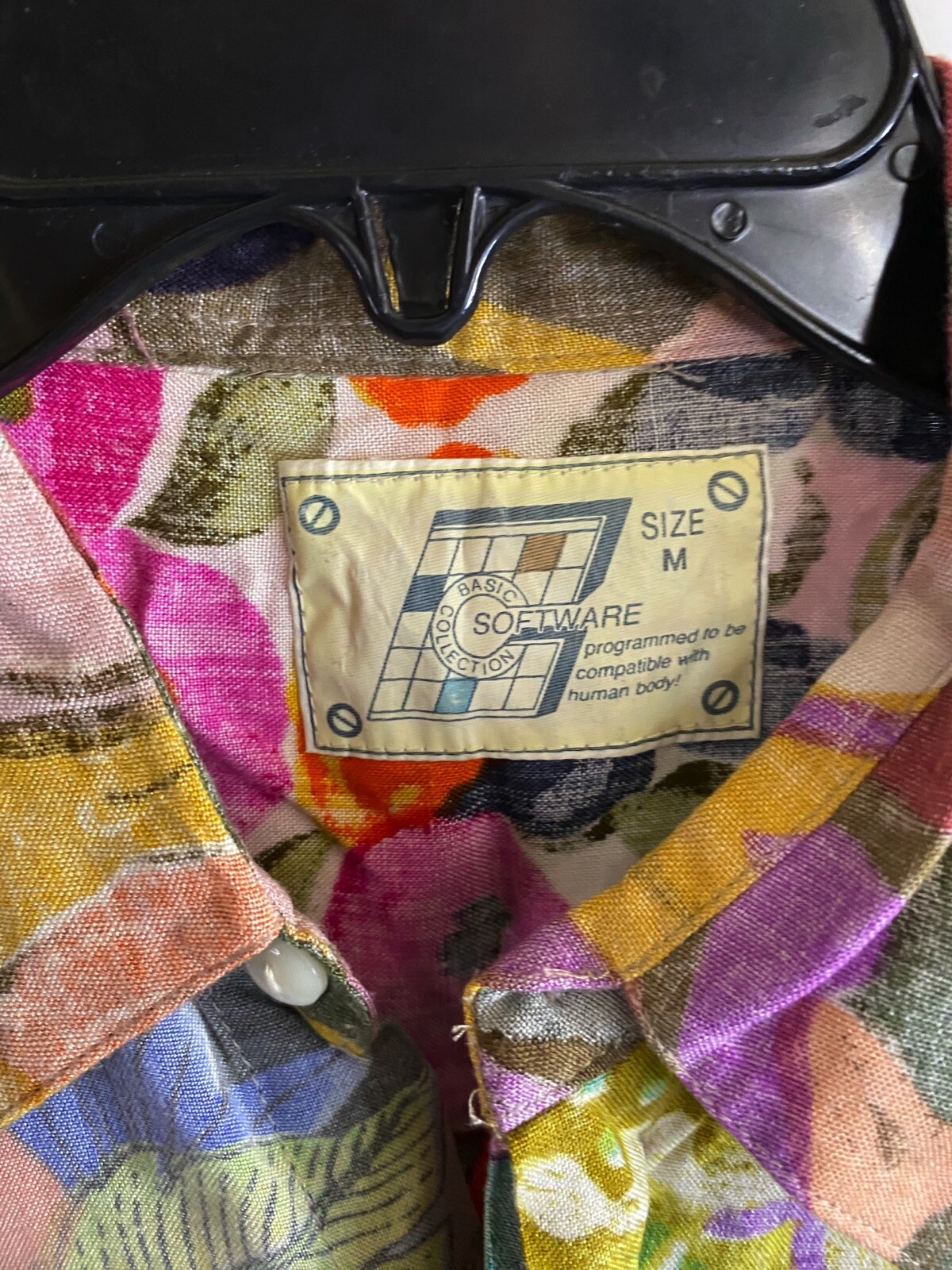 Basic Software VTG Artwork SHORT SLEEVE BUTTON UP… - image 8