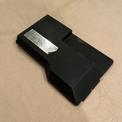 BMW #61131387613 1996-2002 E36 3 SERIES / Z3 Front Engine Bay Fuse Box Cover OEM