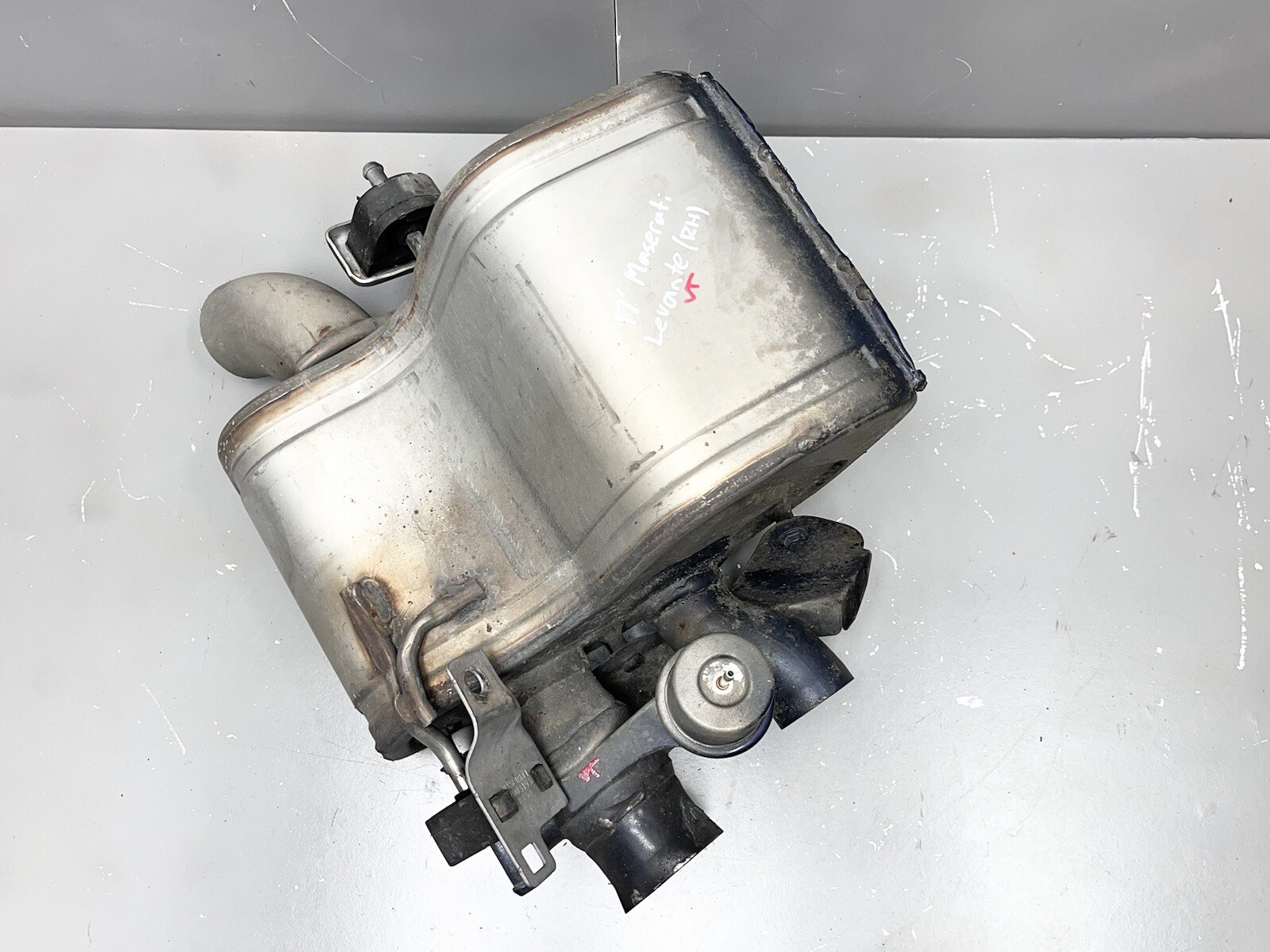 ⭐️2017-2020 MASERATI LEVANTE 3.0L EXHAUST SYSTEM REAR RIGHT MUFFLER OEM -CUT