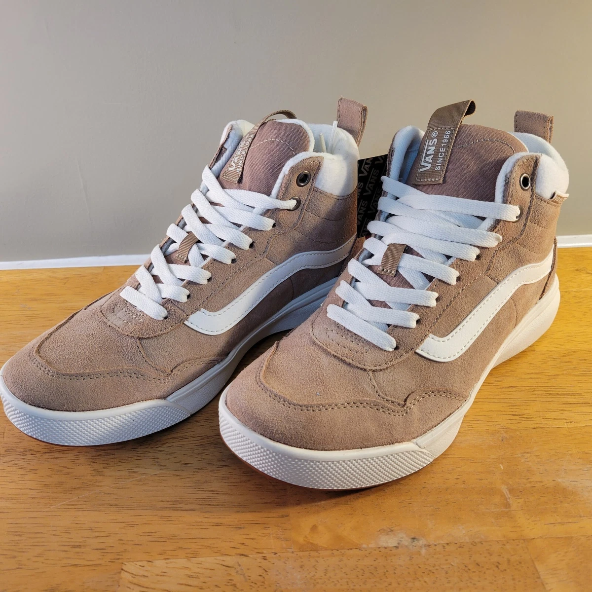 Vans Sneakers Ultrarange EXO Hi Top Mte Creme Suede Women s Size 9 NEW