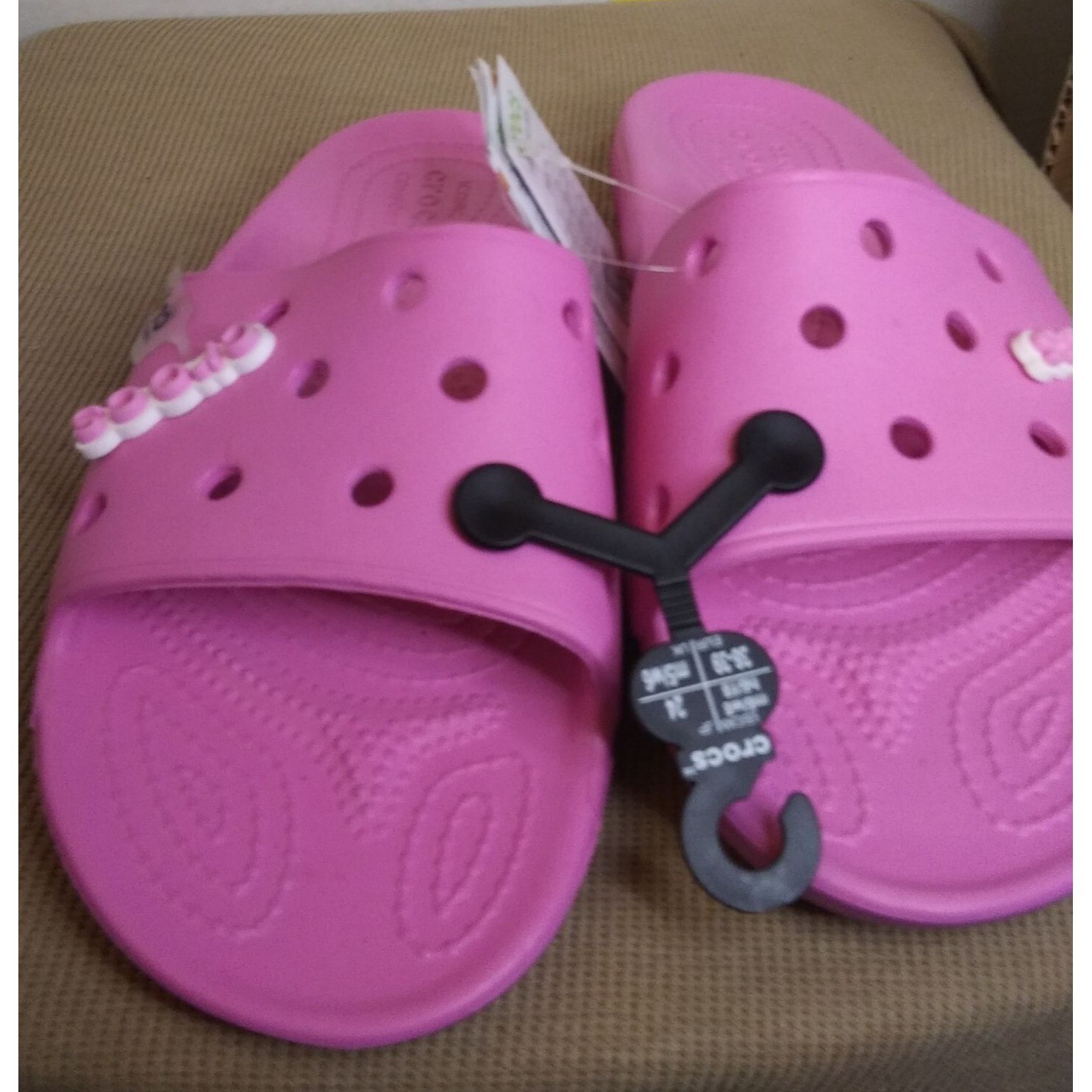 Crocs Women's size 8 pink classic slide with 2 jibbitz 2061216SW for