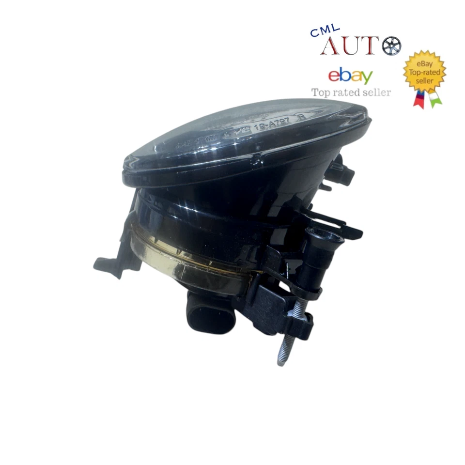 Luz antiniebla del lado derecho del pasajero Volkswagen Jetta TYC 2010-2014 con certificación CAPA Foto 3 de 4