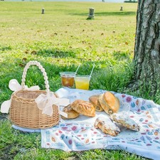 Panier léger rustique en osier avec détails nacrés pour un transport facile