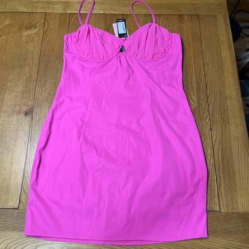 Pretty Little Thing Damengröße 12 rosa Form gerafftes Cup-Kleid neu mit Etikett