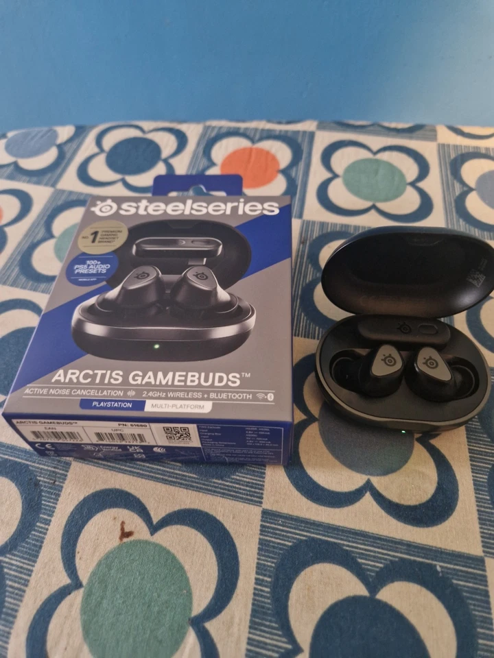 Steelseries Arctis Gamebuds Wireless Black PS5 Edition - Image 2 of 4