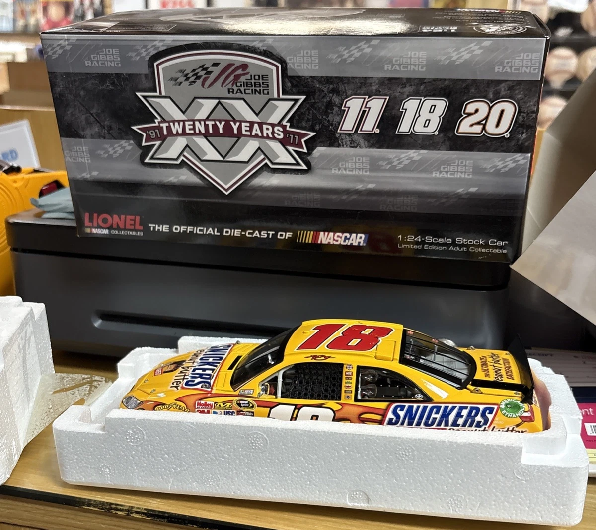 Toyota Diecast NASCAR Racecars 1:24 Kyle Busch Diecast Racing Cars