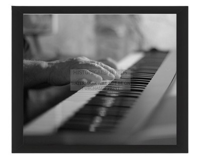 KEYBOARD PLAYER AT DELORES DEL RIO SAN ANTONIO 2017 8X10 FRAMED PHOTO
