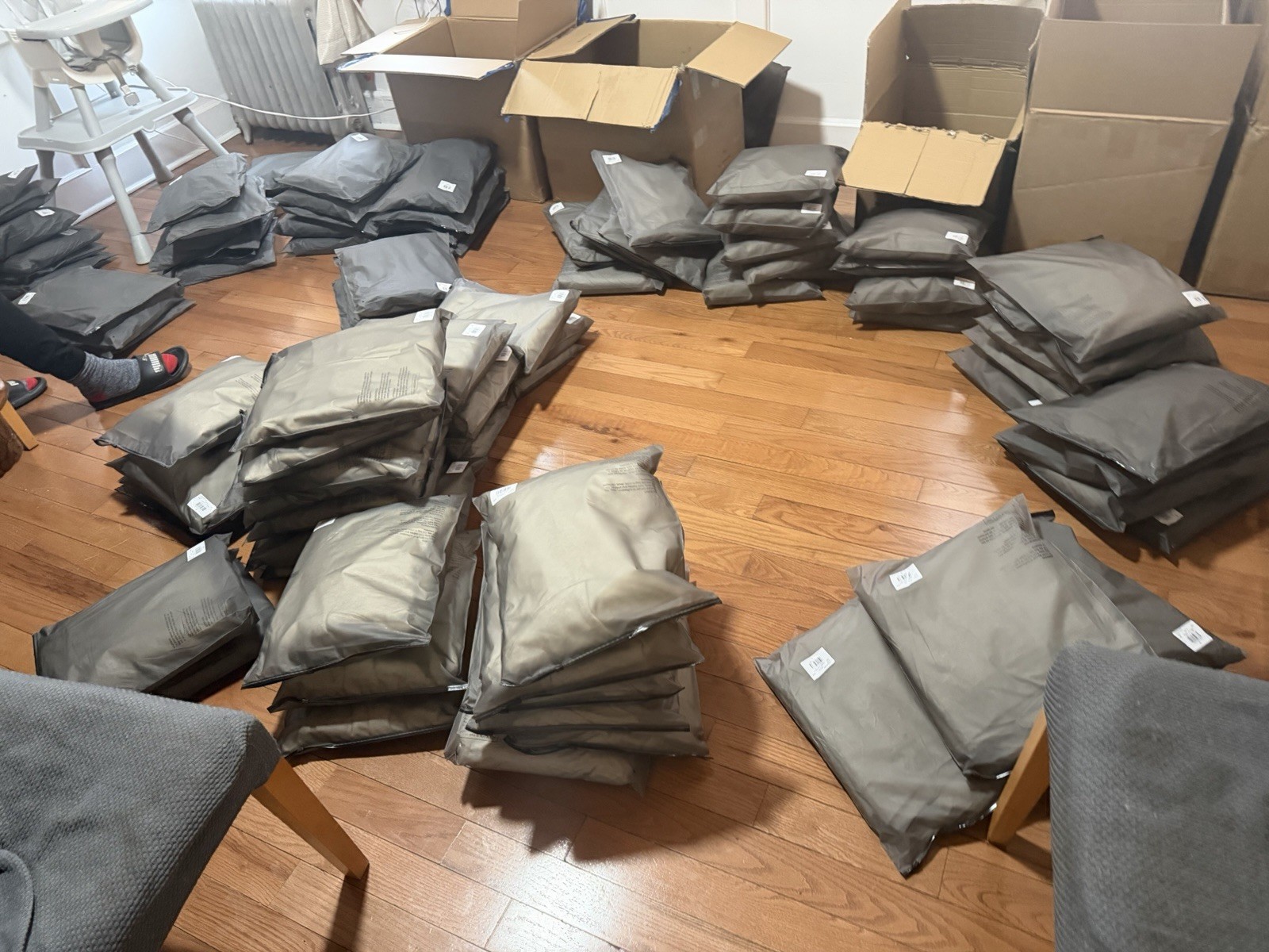 Essentials Fear of God Men's Pullover Fleece Hoodie Black size M thumbnail 2