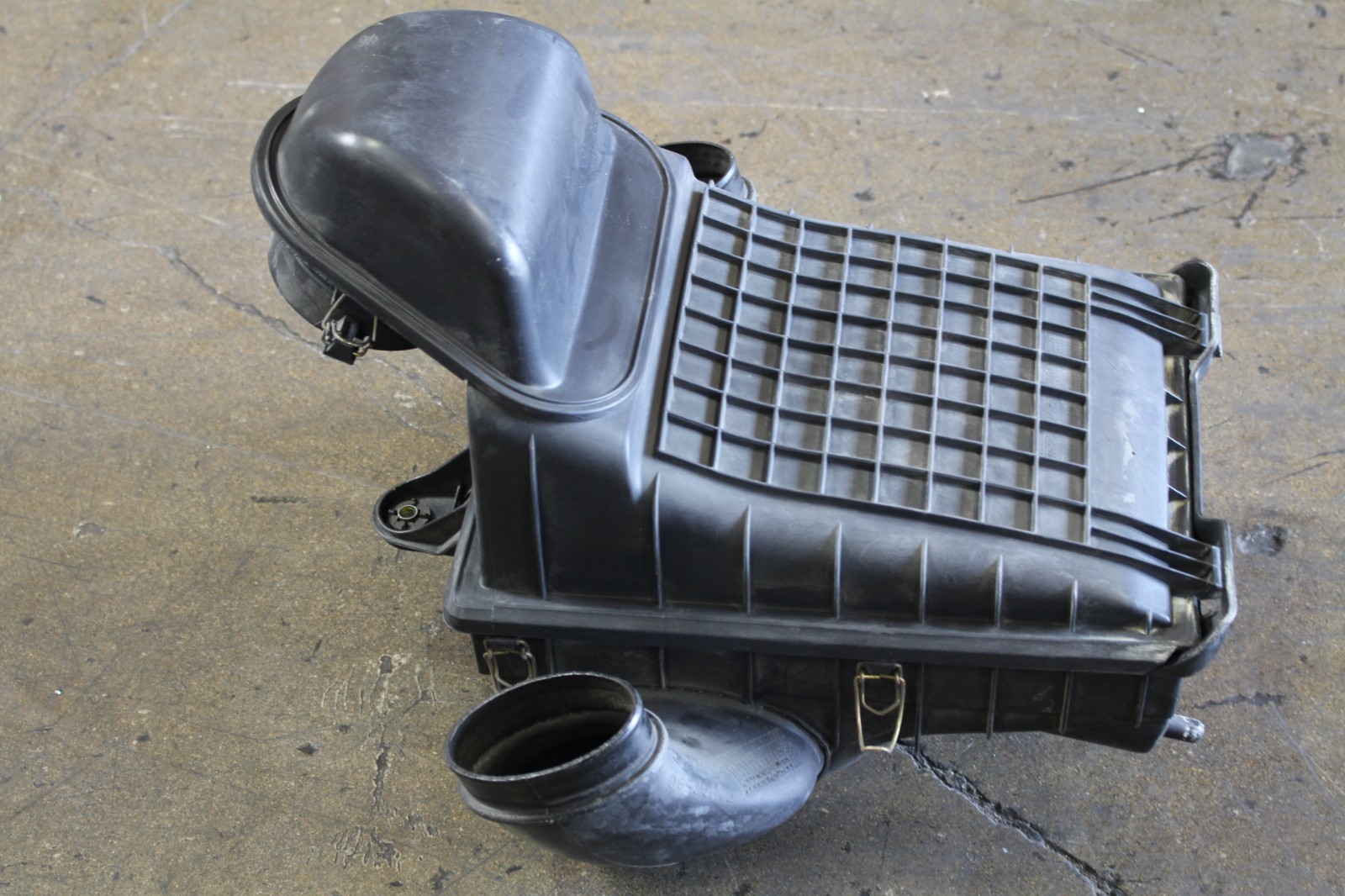 Maserati Quattroporte, Air Cleaner, Used, P/N 194852