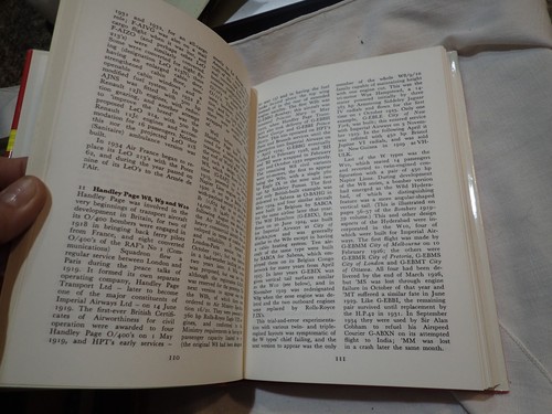 1975 - Airliners from 1919 to the Present Day Kenneth Munson - hardcover HCDJ - Picture 4 of 8