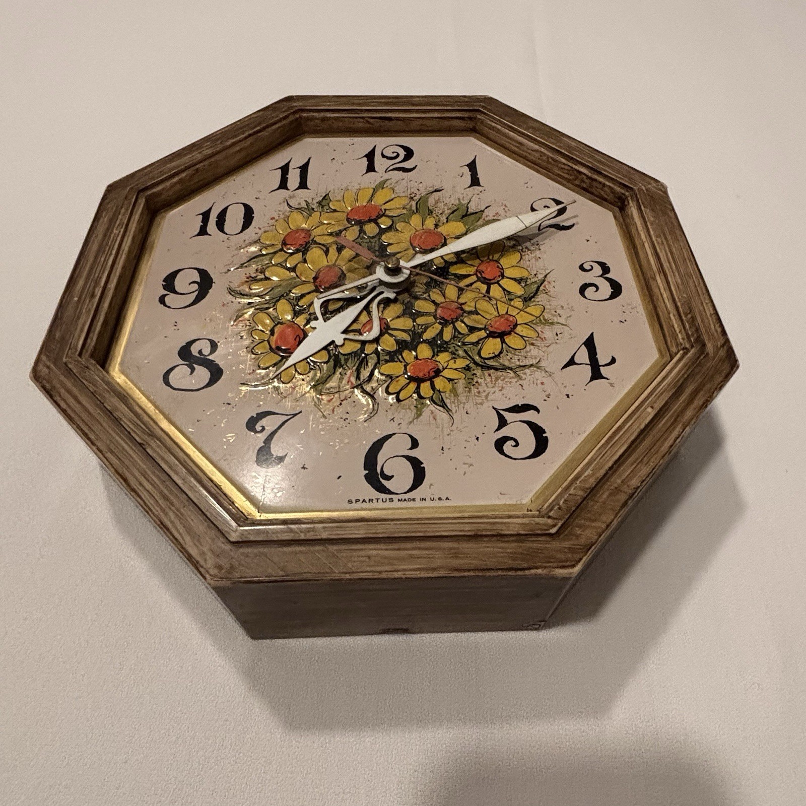 Vtg Spartus Wall Clock Yellow Daisies COUNTRYSIDE Battery Operated SEE DETAILS