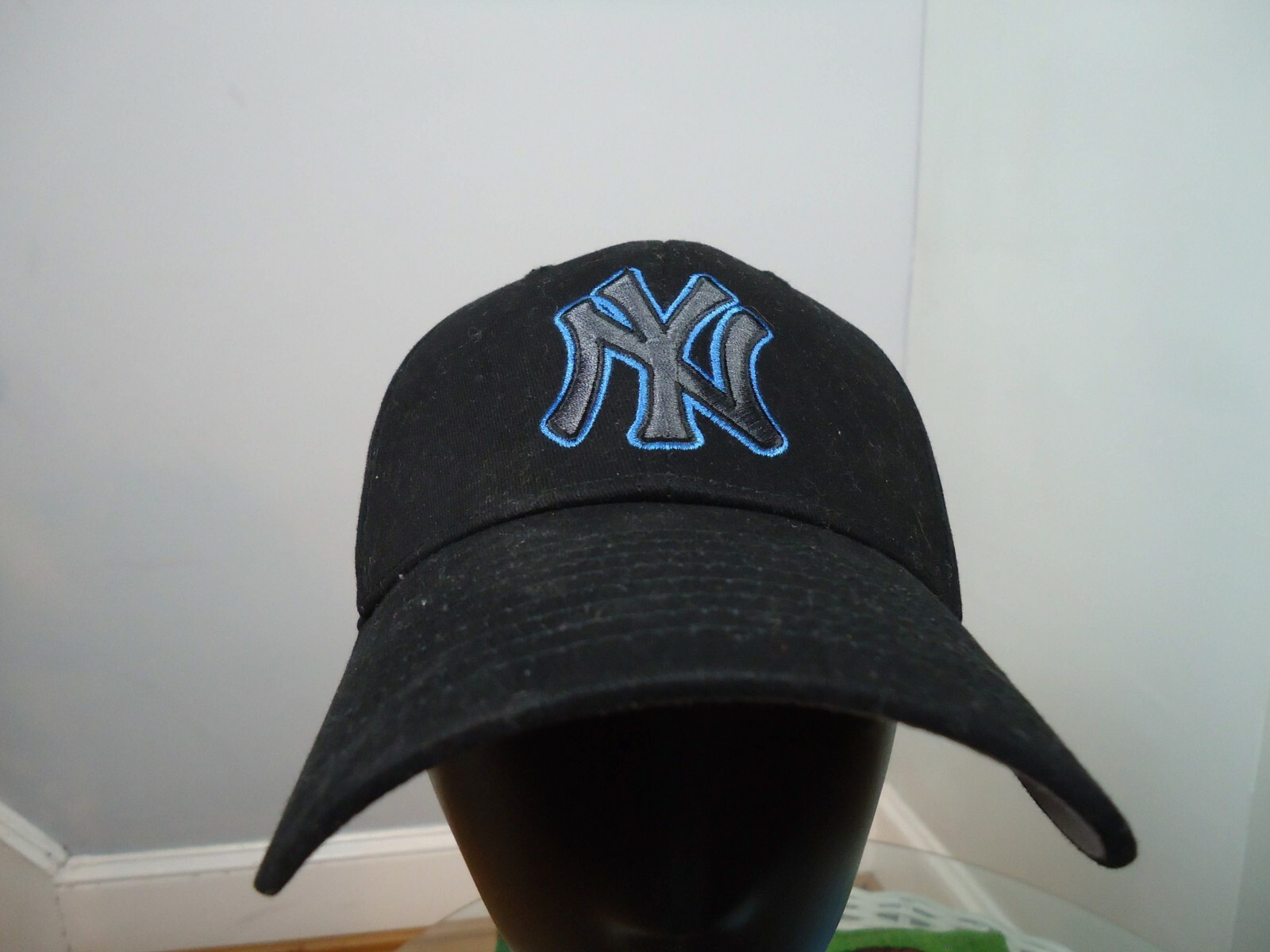 Fan Favorite Baseball Cap Adjustable Black New York Yankees Logo One
