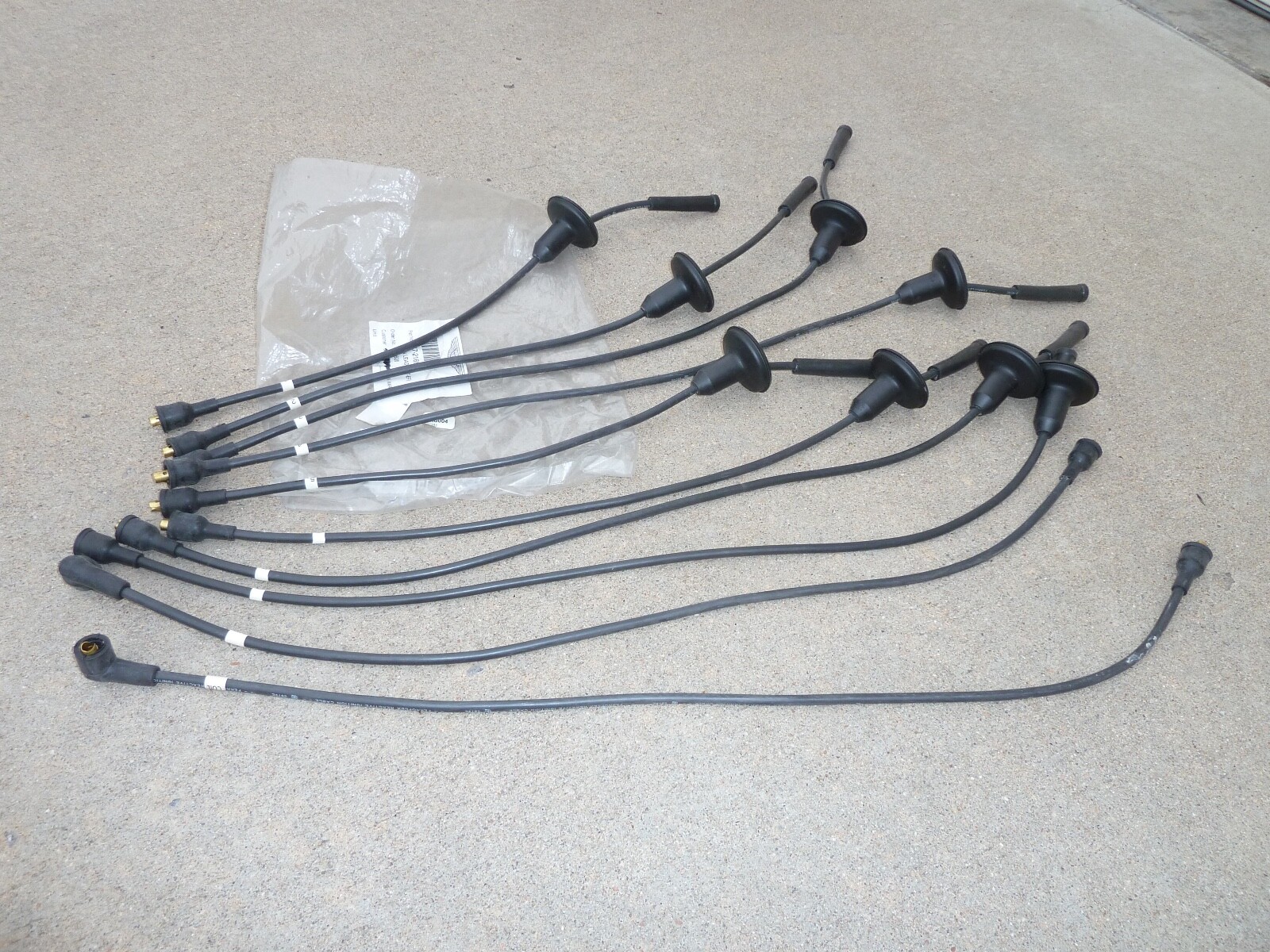 NEW OEM ASTON MARTIN Ignition Spark Plug Leads Wires EFI Set Cavi Moduli V8