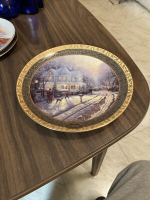 Thomas Kincade Collector Plate A HOLIDAY GATHERING Cherished Christmas Memories