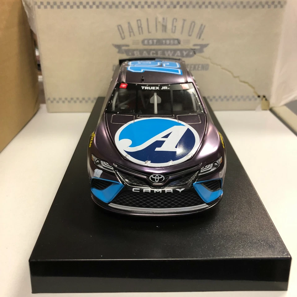 Martin Truex Jr. #19 Auto-Owners Assicurazione Throwback 2021 1:24 Scala Colore - Immagine 2 di 4