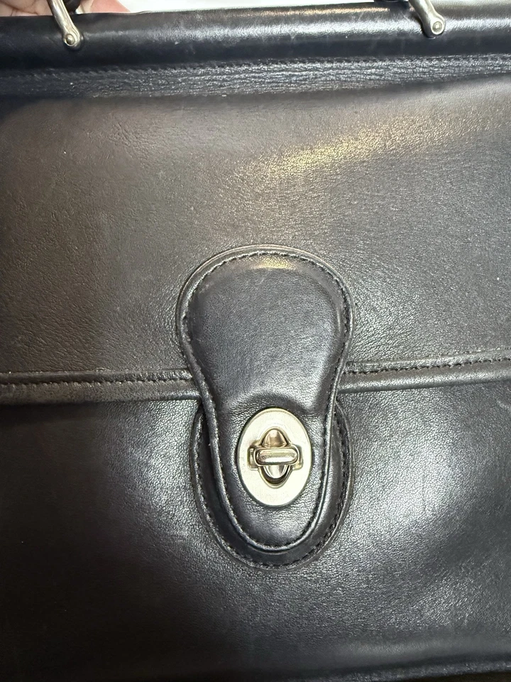 Bolso Bandolera Coach Vintage Willis Negro Con Asa Superior Plateado Herrajes 9927 Foto 2 de 4