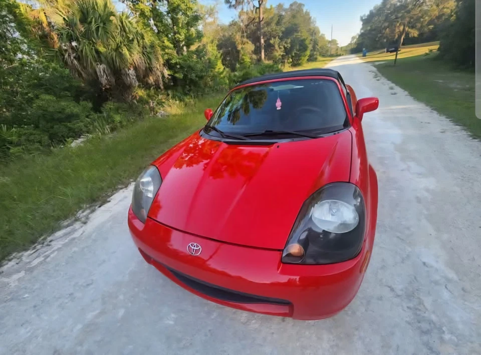 2002 Toyota MR2  - Image 2 of 4