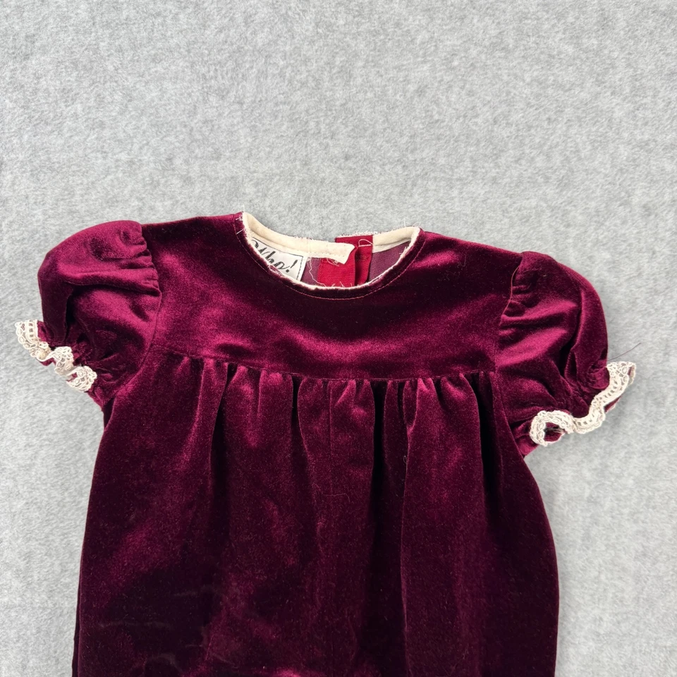 Mameluco vintage Who Clothing bebé 6-9 meses EE. UU. Borgoña encaje terciopelo una pieza Foto 3 de 4