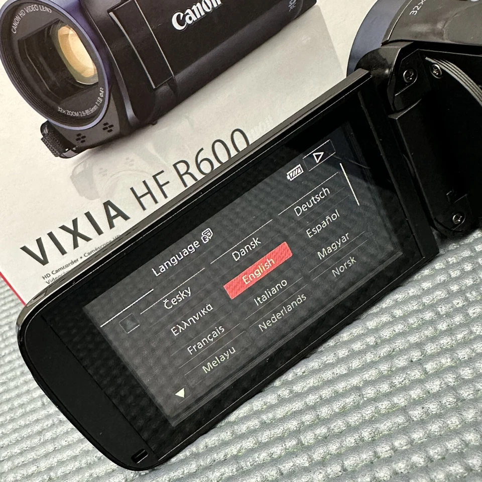 Canon Vixia HF R600 HD Digital Camcorder W/Battery 32GB SD Power Cable USB AS-IS - Image 2 of 4