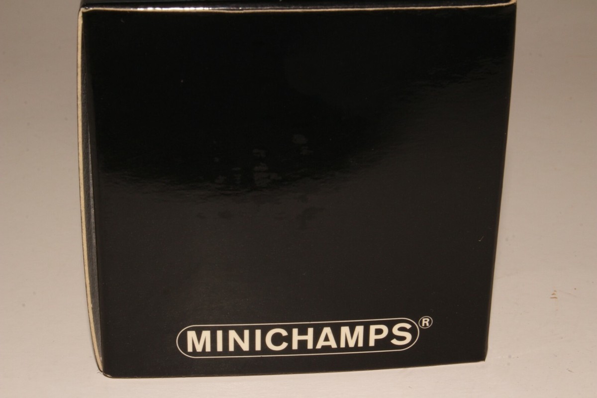Minichamps 1/43 - Toyota Avensis Berline Rouge 2002