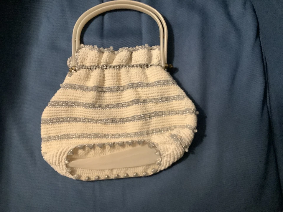 VTG Handbag Crocheted Cream With Beads & With acrylic LUCITE Handles & Bottom - Image 2 of 4