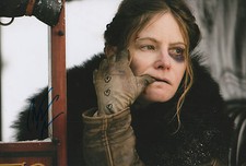 Jennifer Jason Leigh "The Hateful Eight" Autogramm signed 20x30 cm Bild