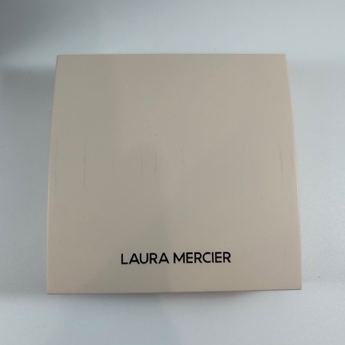 Laura Mercier Flawless Luminous Perfecting Pressed Powder Translucent Medium - Picture 4 of 4