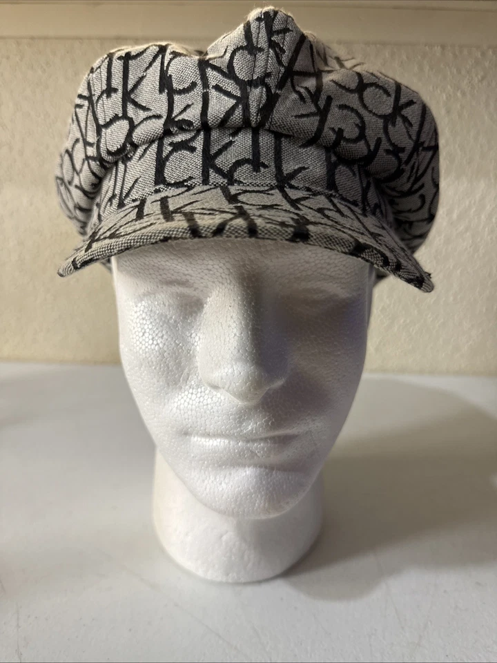 Gorra CALVIN KLEIN Newsboy Estampado Completo Logo CK Gris y Negro Talla Única Foto 2 de 4