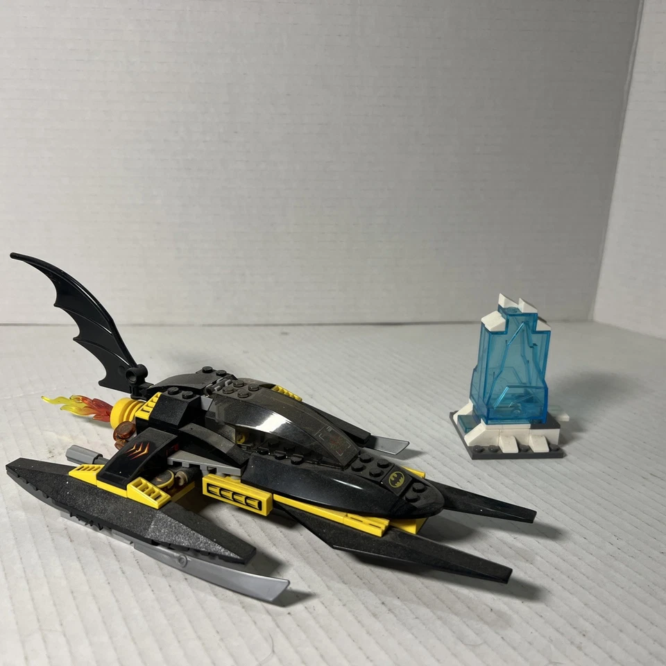 LEGO DC Comics 76000 Arctic Batman vs Mr Freeze: Aquaman on Ice - 100% Complete  - Image 2 of 4