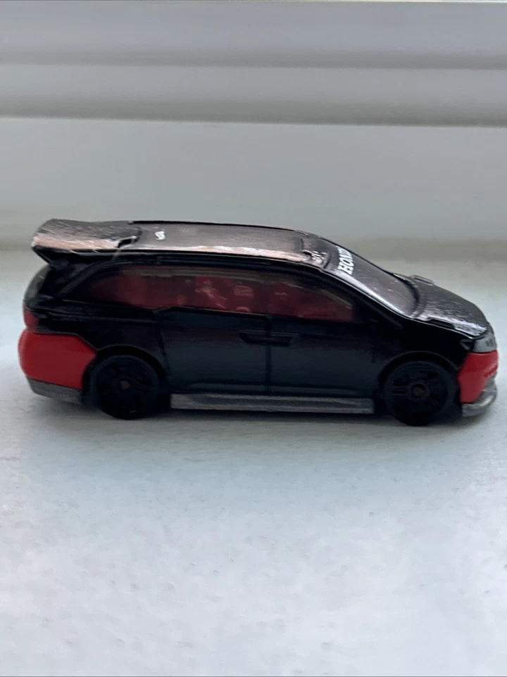Honda Odyssey 2015 Mainline personalizado Hot Wheels en negro brillante Foto 3 de 4