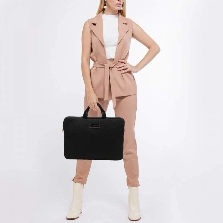 Marc by Marc Jacobs Funda de Neopreno para Tableta Portátil con Cremallera - Negra con Logo [14" x 10"] Foto 4 de 4